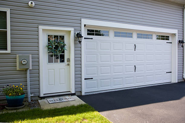 24/7 Emergency Garage Door Panel Replacement experts in Rockvale, TN
